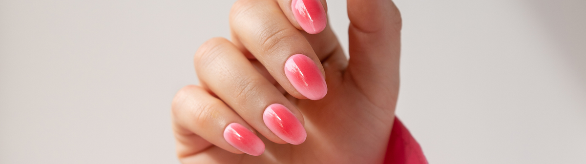 uñas aura rosas de diferentes tonalidades