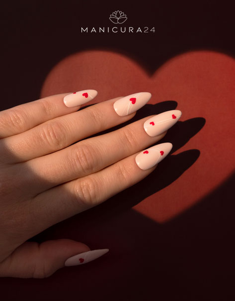 Manicura roja de San Valentín con corazones de Manicura24