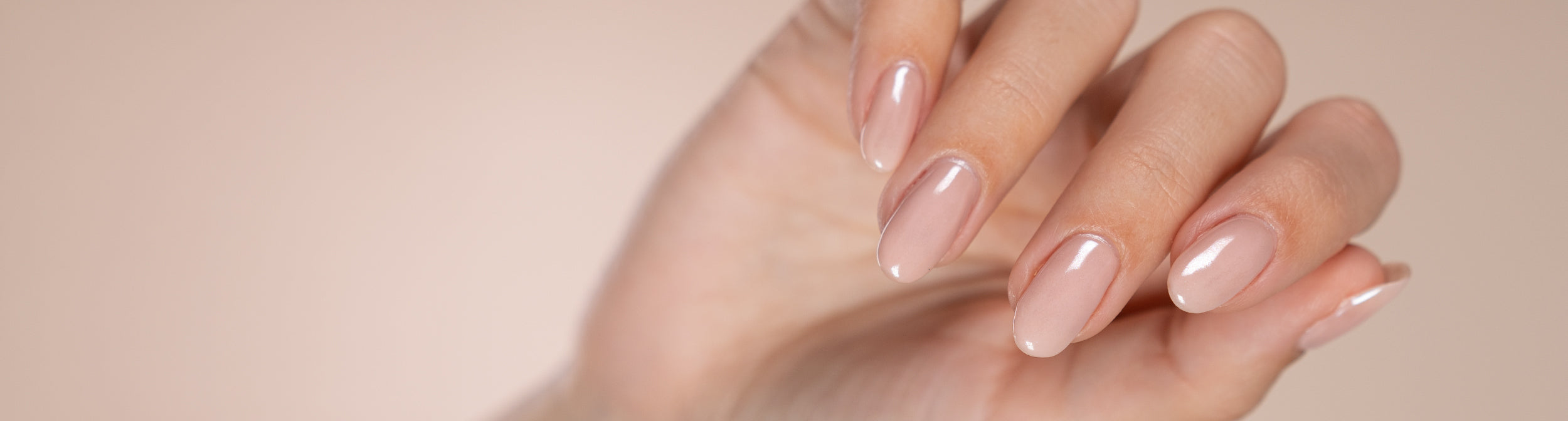 Clean nails: qué son y cómo hacer una manicura elegante y natural