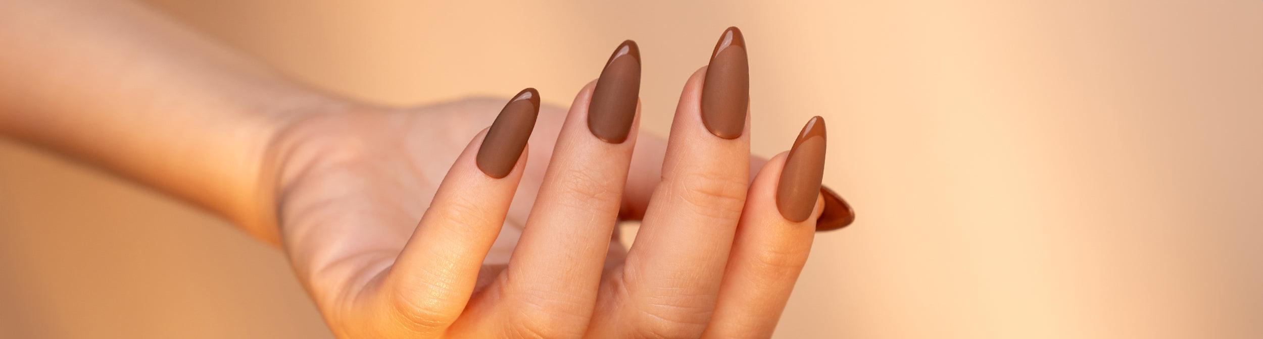 Tendencias en diseños y colores de uñas que arrasarán este 2025