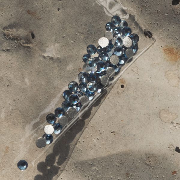 Cristales Light Sapphire nr 4 (1,6 mm) 